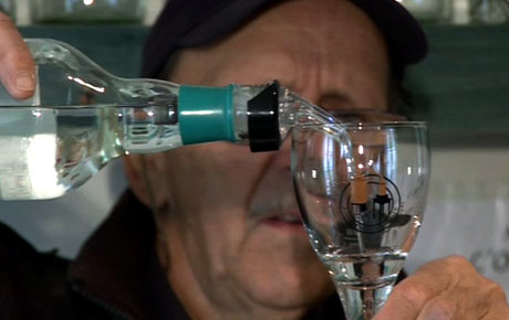 Vidéo : Willy Bovet, distillateur d'absinthe